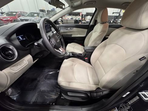 Certified 2023 Kia Forte LXS w/ LXS Technology Package image 17