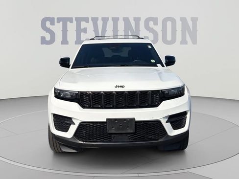 Used 2022 Jeep Grand Cherokee Altitude AWD/4WD image 8