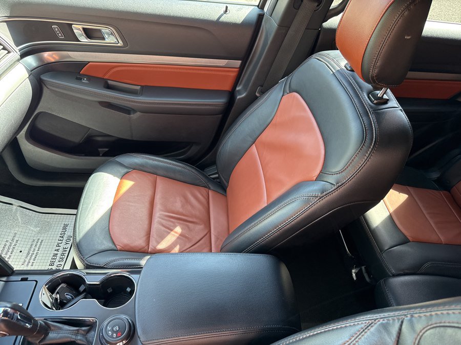 Used 2019 Ford Explorer XLT w/ Equipment Group 202A AWD/4WD image 17