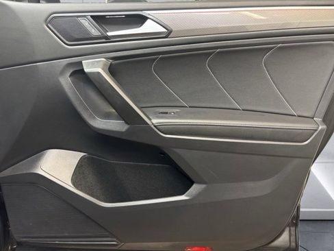 Used 2022 Volkswagen Tiguan SE R-Line image 28