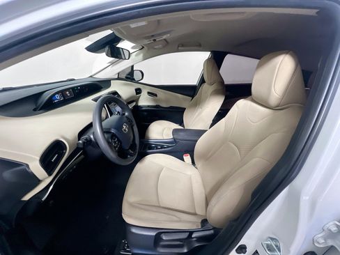 Used 2019 Toyota Prius LE image 14