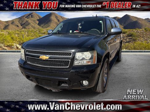Used 2014 Chevrolet Suburban LT RWD image 1