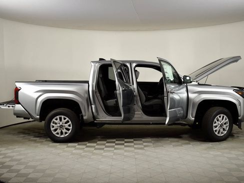 New 2025 Toyota Tacoma SR5 image 5