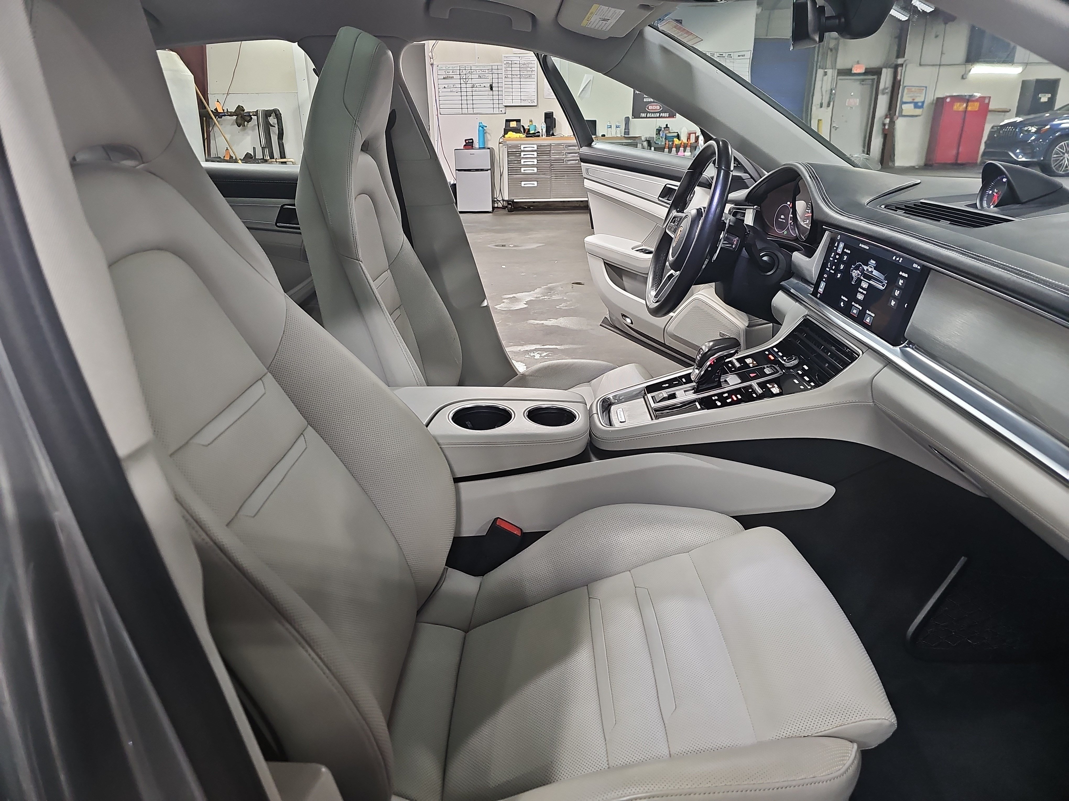 Used 2018 Porsche Panamera 4 AWD/4WD image 10