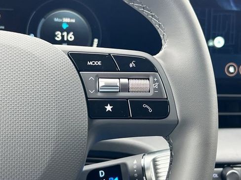 Certified 2025 Hyundai Ioniq 5 SEL image 32