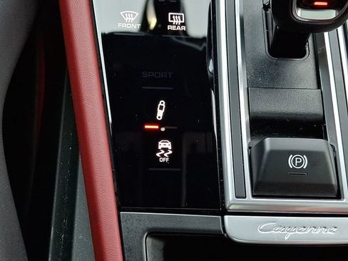 Certified 2022 Porsche Cayenne GTS AWD/4WD image 28
