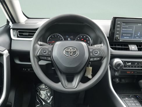 Used 2021 Toyota RAV4 LE AWD/4WD image 15