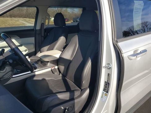 Used 2022 Kia Carnival LX image 19