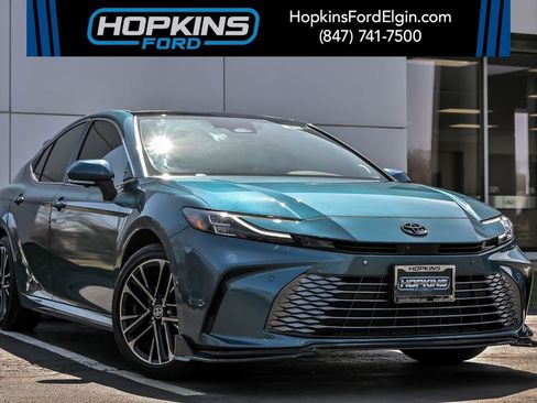 Used 2025 Toyota Camry XLE w/ Premium Plus Package image 1