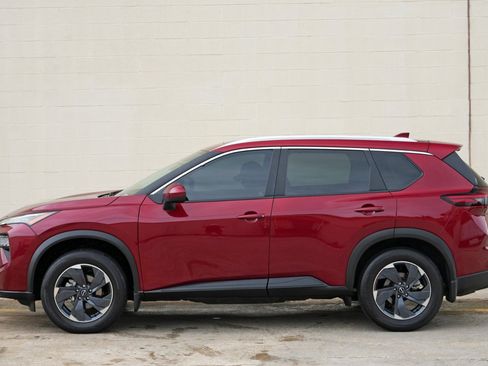 Used 2024 Nissan Rogue SV w/ SV Premium Package FWD image 44