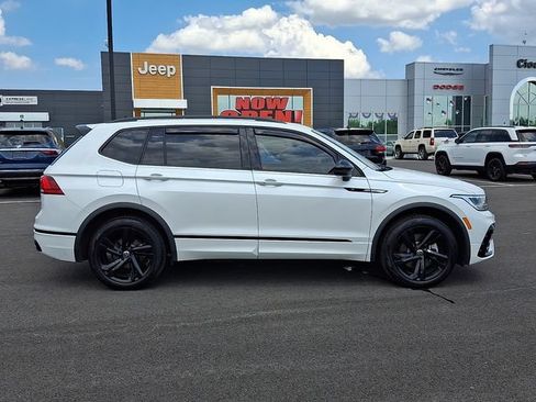 Used 2024 Volkswagen Tiguan SE R-Line AWD/4WD image 10