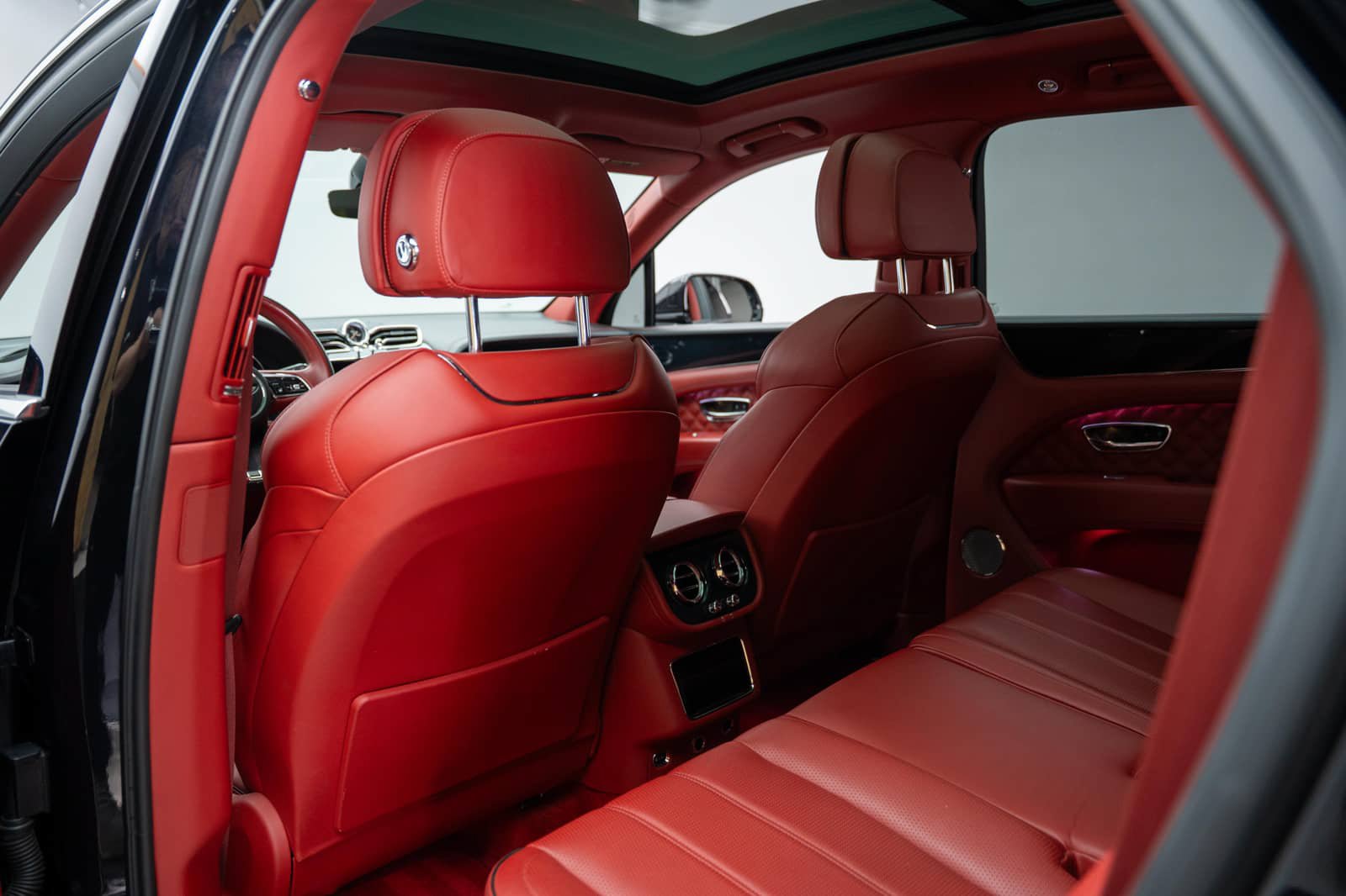 Used 2021 Bentley Bentayga w/ First Edition Specification AWD/4WD image 49