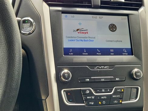 Used 2020 Ford Fusion SE image 28