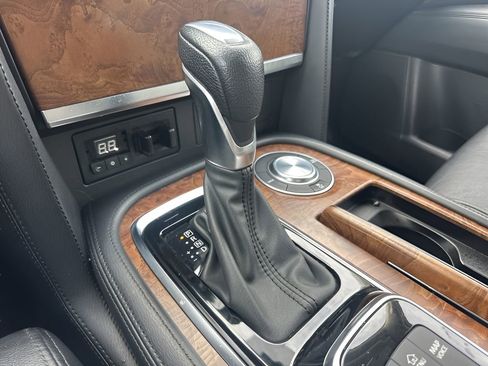 Used 2023 Nissan Armada SL image 20