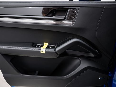 New 2026 Porsche Cayenne GTS image 18