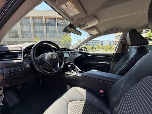 Used 2020 Toyota Camry SE FWD image 10