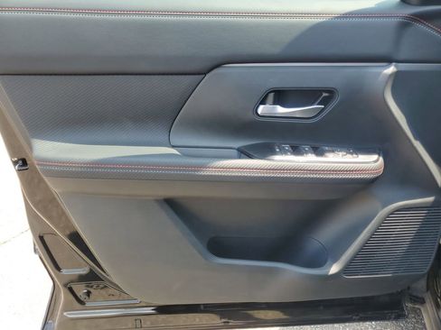 New 2025 Nissan Kicks SR image 9