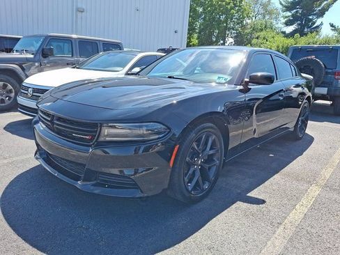 Used 2020 Dodge Charger SXT w/ Blacktop Package RWD image 3