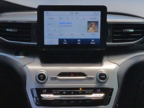 Used 2021 Ford Explorer XLT w/ Equipment Group 202A RWD image 19