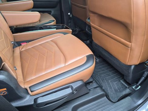Used 2022 Nissan Pathfinder Platinum w/ Cargo Package FWD image 27
