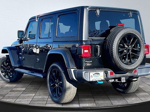Used 2023 Jeep Wrangler Unlimited Sahara AWD/4WD image 13