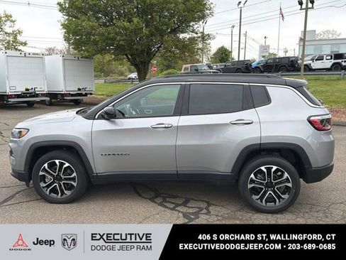 Used 2023 Jeep Compass Limited w/ Sun and Sound Group AWD/4WD image 9