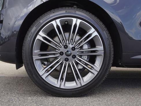 New 2025 Land Rover Range Rover Sport SE image 32