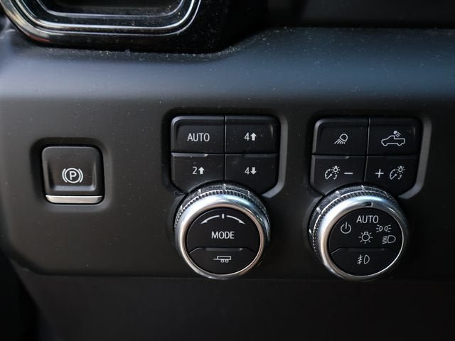 Used 2024 GMC Sierra 1500 AT4 w/ Technology Package AWD/4WD image 34