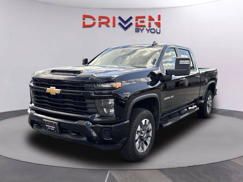 Used 2024 Chevrolet Silverado 2500 Custom w/ Custom Convenience Package AWD/4WD image 8