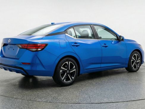 Used 2025 Nissan Sentra SV image 9