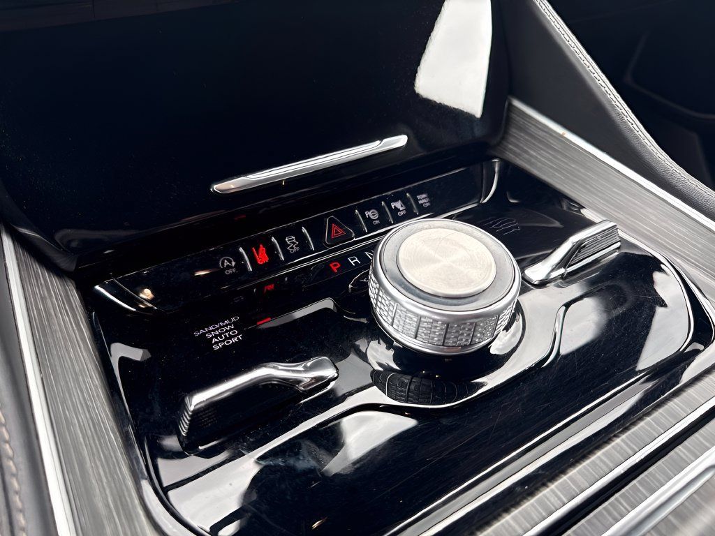 Used 2024 Jeep Wagoneer Series III w/ Premium Group I AWD/4WD image 16