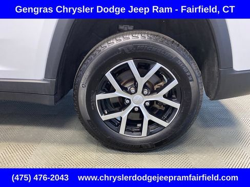 Certified 2024 Jeep Grand Cherokee L Limited AWD/4WD image 34