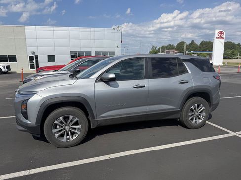 Used 2025 Chevrolet Equinox LT FWD image 15