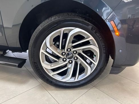 Used 2025 Lincoln Navigator Reserve AWD/4WD image 32