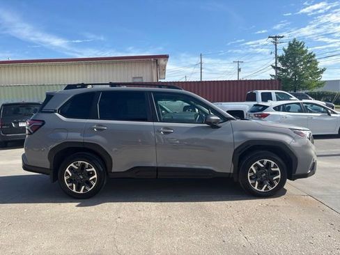 Used 2025 Subaru Forester Premium w/ Convenience Package #1 AWD/4WD image 8
