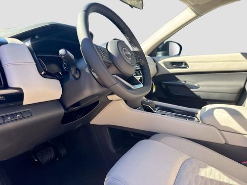 New 2025 Nissan Pathfinder SV w/ Black Appearance Package image 9