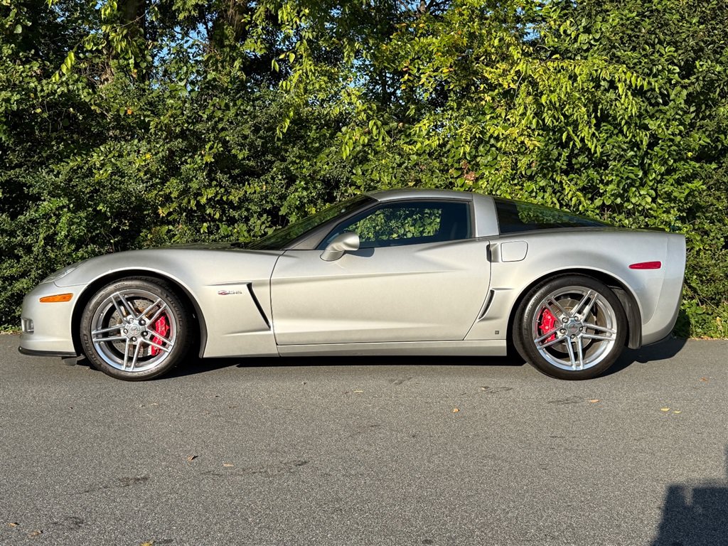 Used 2006 Chevrolet Corvette Z06 w/ Preferred Equipment Group RWD image 16