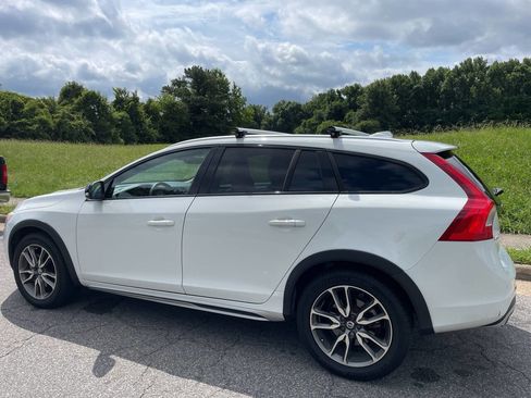 Used 2017 Volvo V60 T5 Cross Country w/ Climate Package image 4