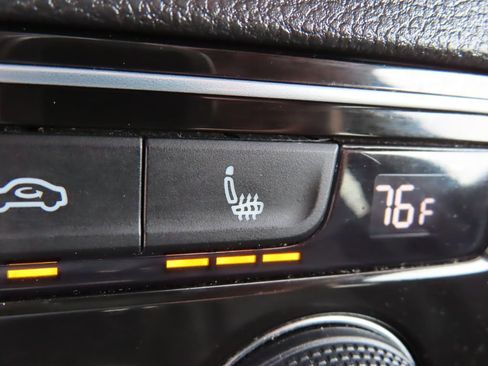 Used 2022 Volkswagen Atlas Cross Sport SE image 6