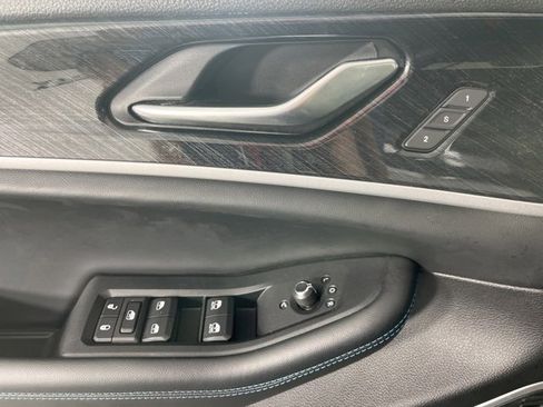 Used 2023 Jeep Grand Cherokee Trailhawk w/ Luxury Tech Group III image 29