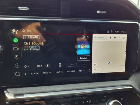 Used 2022 GMC Sierra 1500 AT4 w/ Technology Package AWD/4WD image 9