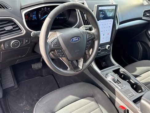 Used 2021 Ford Edge SE image 16