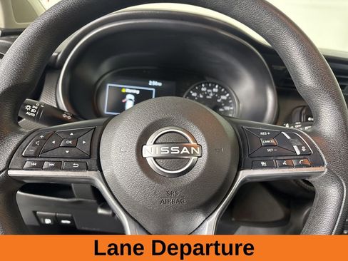 Used 2023 Nissan Kicks SV image 12