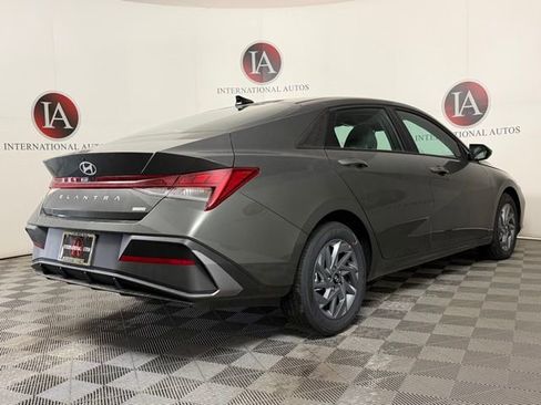 New 2026 Hyundai Elantra Hybrid FWD image 7