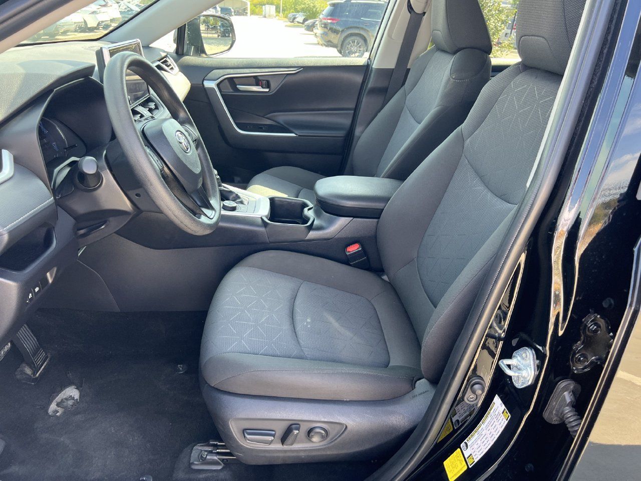 Used 2025 Toyota RAV4 XLE AWD/4WD image 5