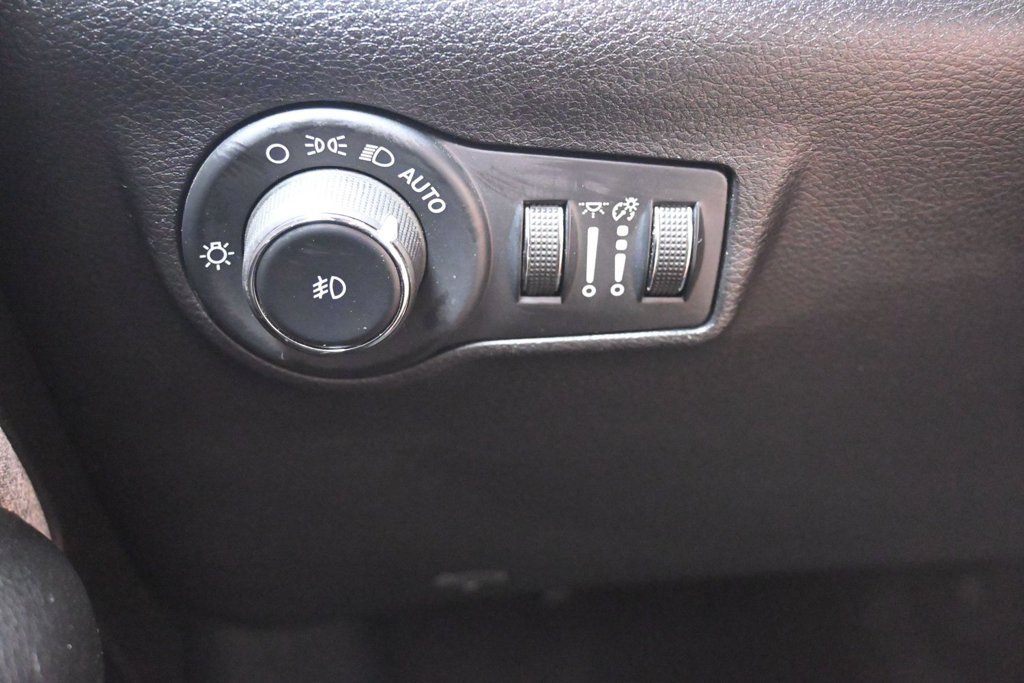 Used 2024 Jeep Compass Latitude AWD/4WD image 16