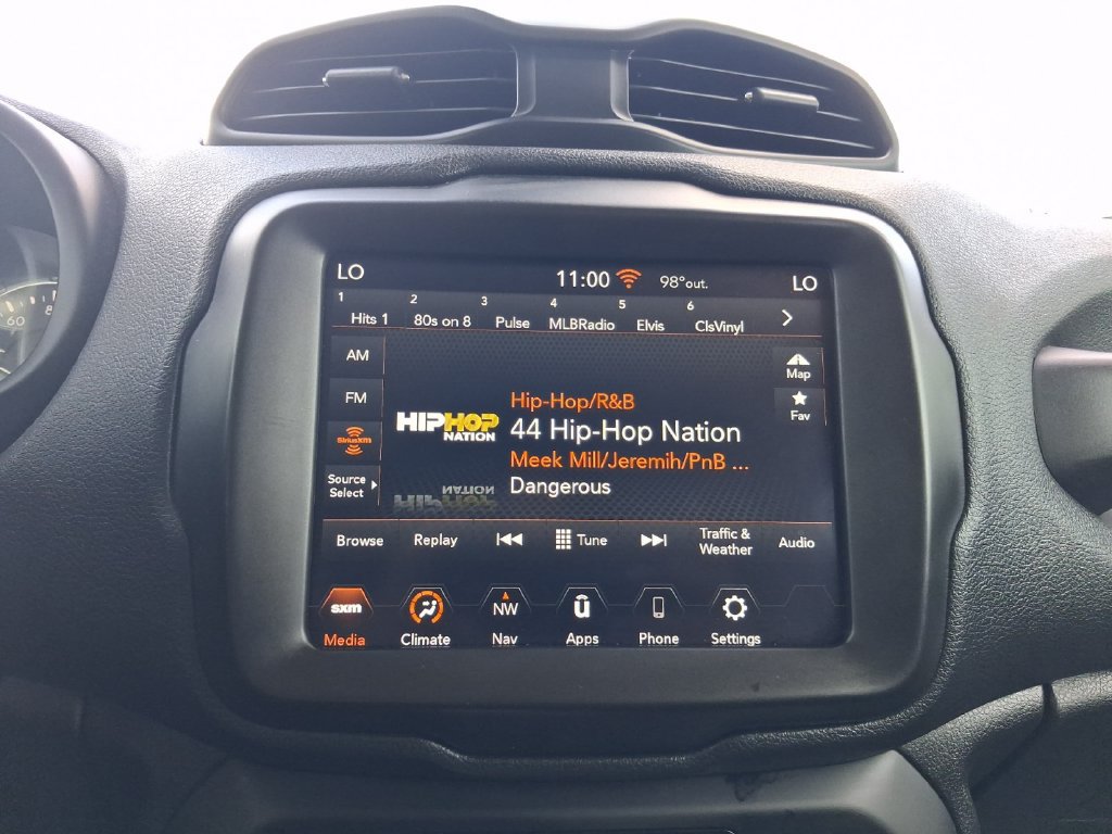 Used 2022 Jeep Renegade Latitude AWD/4WD image 8