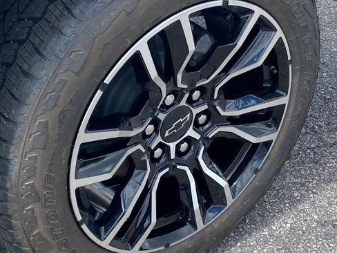 New 2025 Chevrolet Colorado Z71 w/ Technology Package AWD/4WD image 25