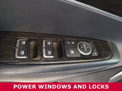 Used 2020 Kia Sorento LX image 9