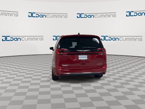 New 2026 Chrysler Pacifica Limited image 7